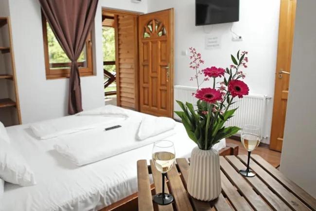 Hotel Aréna Kemping&Vendégház Budapest Esterno foto